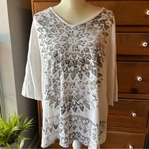 Catherine’s 0X Top White Gray & Tan Medallion Design 3/4 Sleeve Lightweight